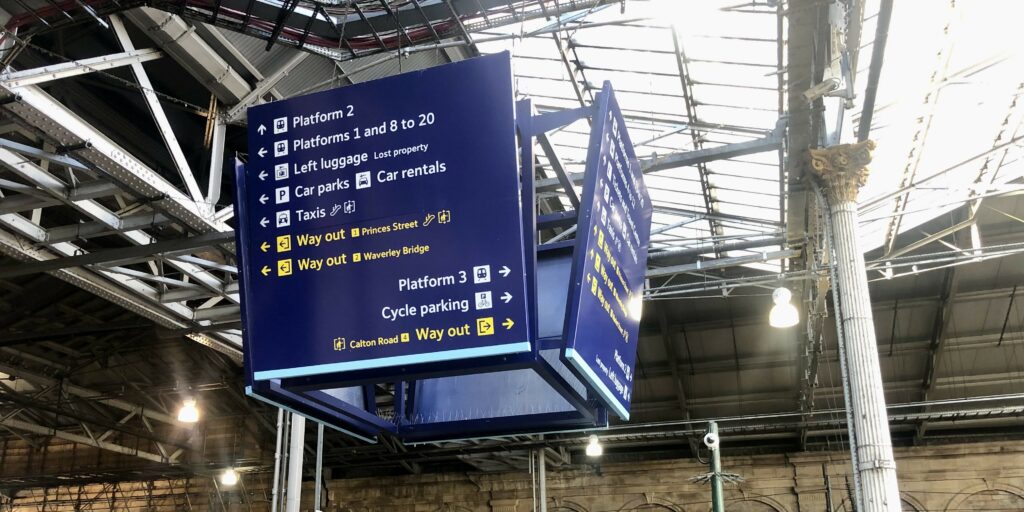 Decision wayfinding at Edinburgh Waverley Station, U.K.